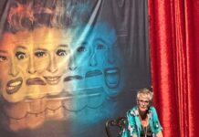 TIJANA DAPČEVIḰ SO TORTA I SVEḰIČKI ZA JUBILEJNATA „MENOPAUZA“ VO PRILEP: BEZ FILTRI I SRAM ZA “ŽENSKITE PROBLEMI”